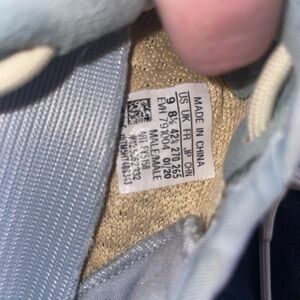 Yeezy 350 V2 is composed of a Linen Primeknit upper with a tonal side stripe.